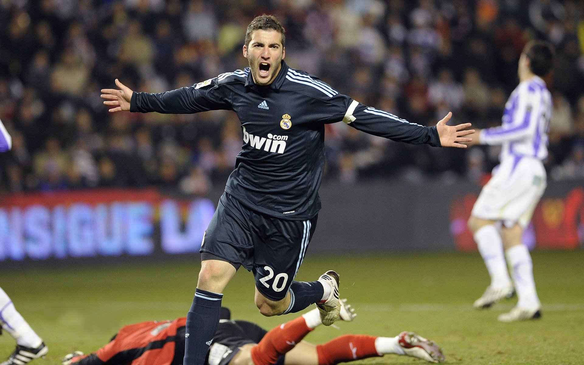 爱游戏中国官方登录入口网站-足球青训球员选拔采用多维评分标准，足球青训年龄范围